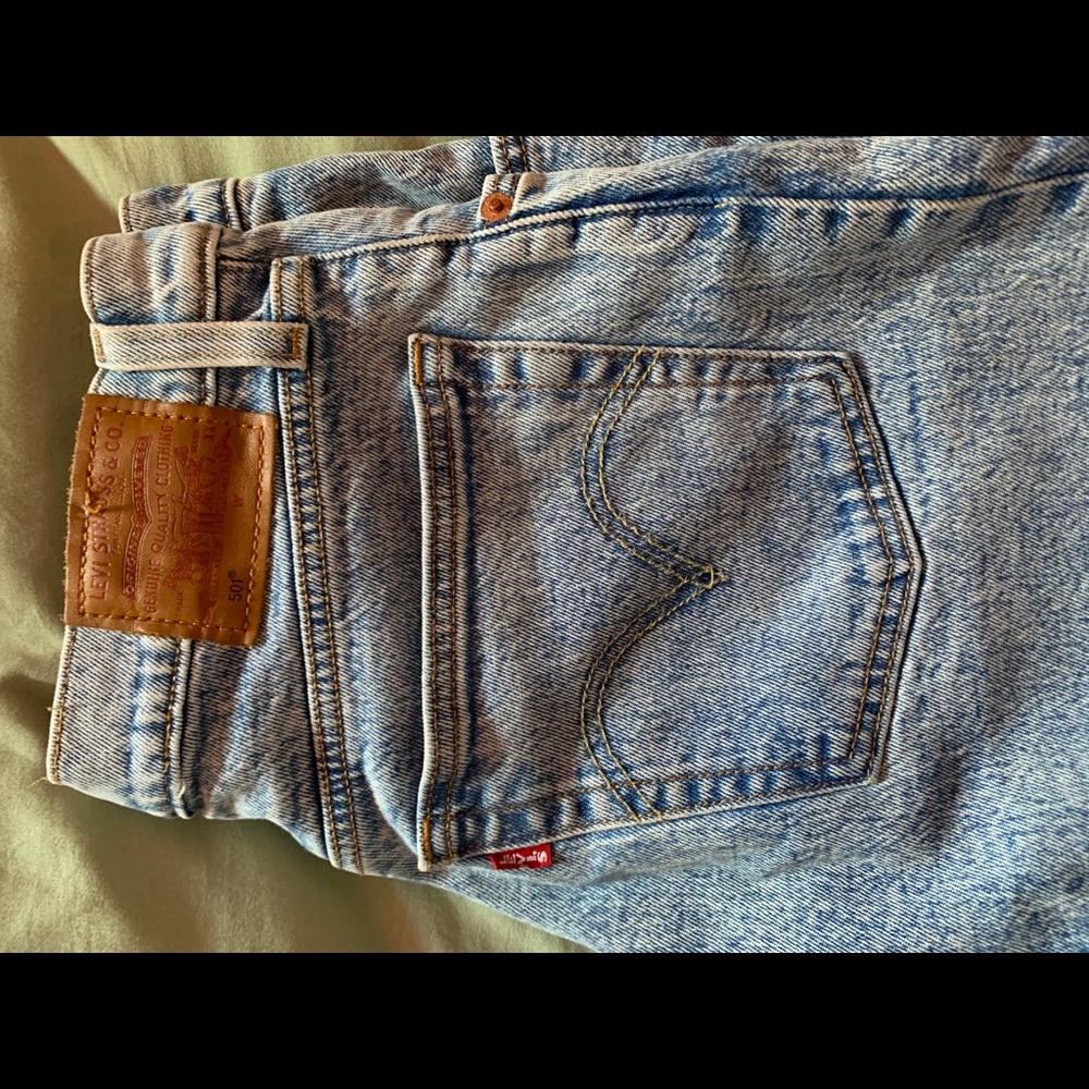 LEVI’S ACID WASH MOM JEANS